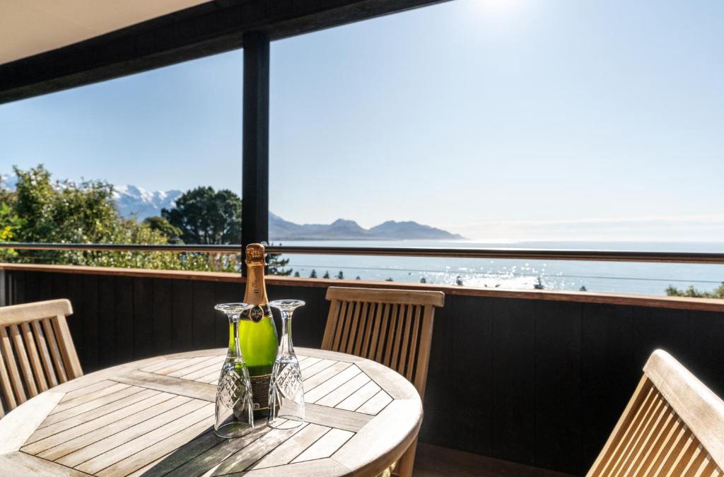 South Bay Villa | Ocean View Retreat The Gallery Kaikoura
