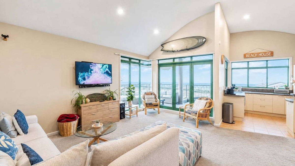 Redcliffs House | Ocean Views | 3BR Redcliffs Coastal Stay | Parking