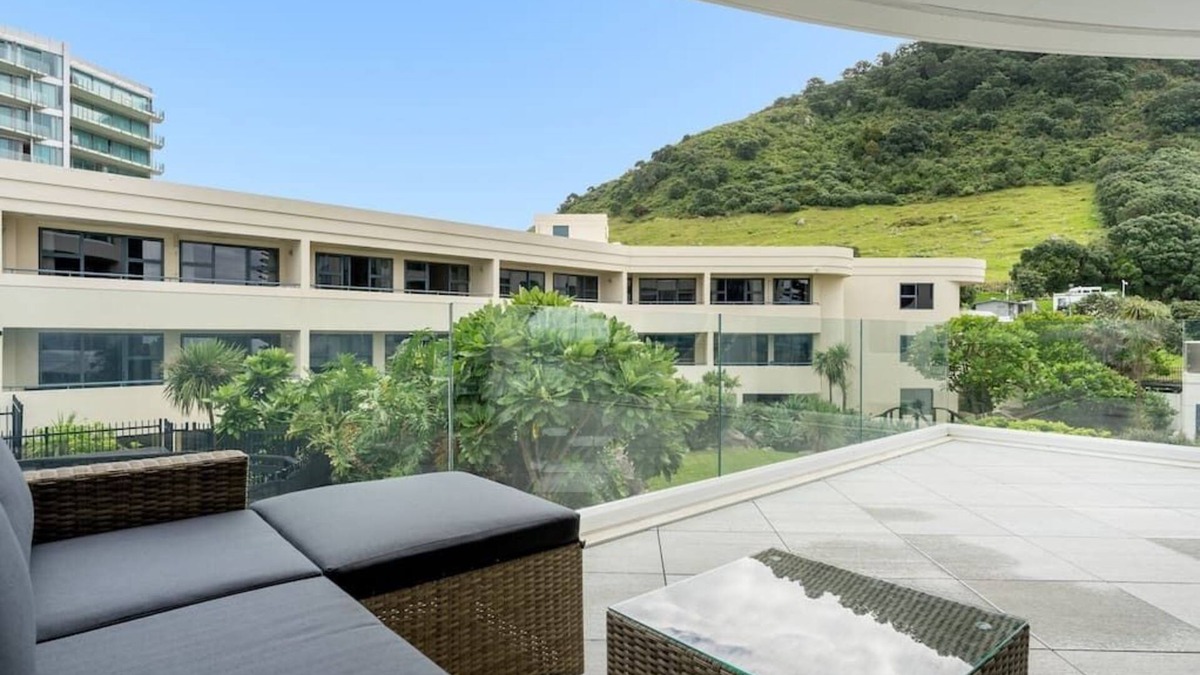 Mount Maunganui Apartment | Oceanside Apartment with Garden Views