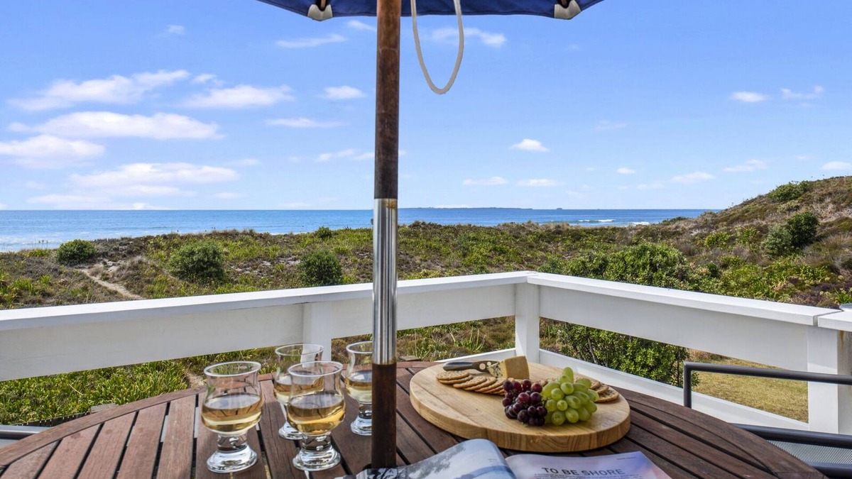 Mount Maunganui Cottage | Oceanside Bach - Mount Maunganui Holiday Home