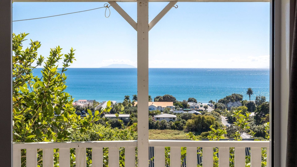 Onetangi House | Oceanview Magic - Onetangi Holiday Home