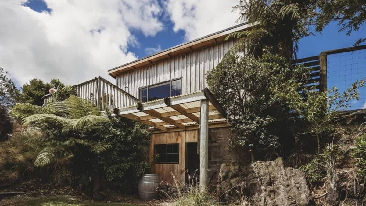 Kaimiro Cabin | Off the Grid River Retreat in Inglewood