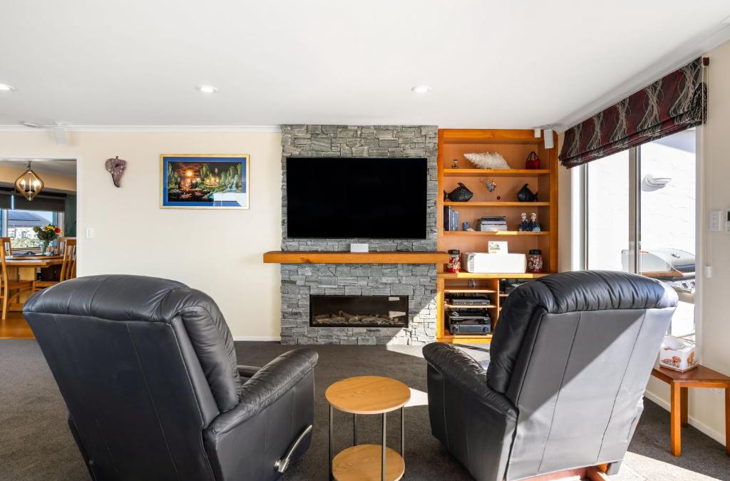 Papamoa Beach House | Ohana - Papamoa Holiday Home