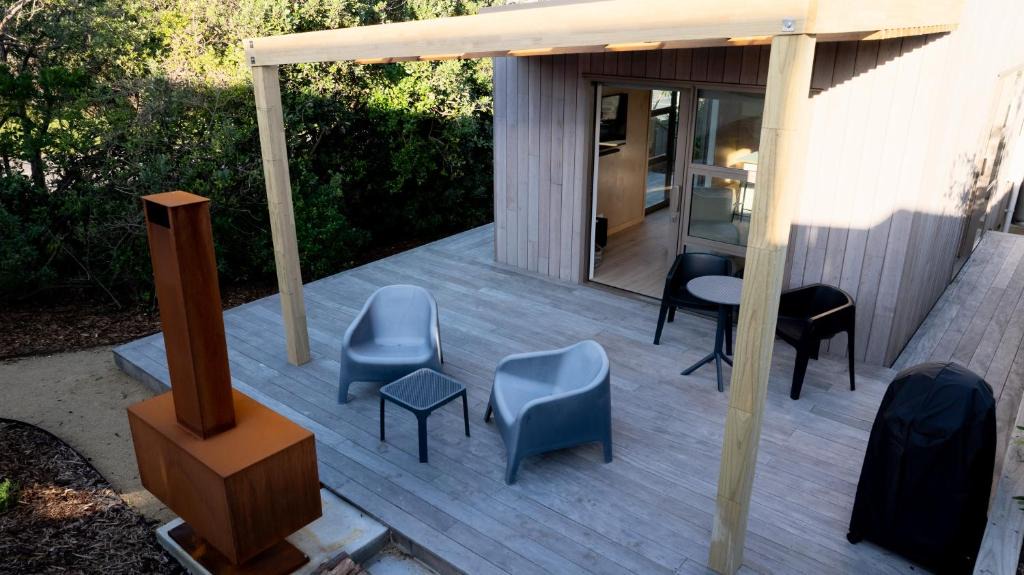 Waikanae House | Old Beach Pods, Tutere