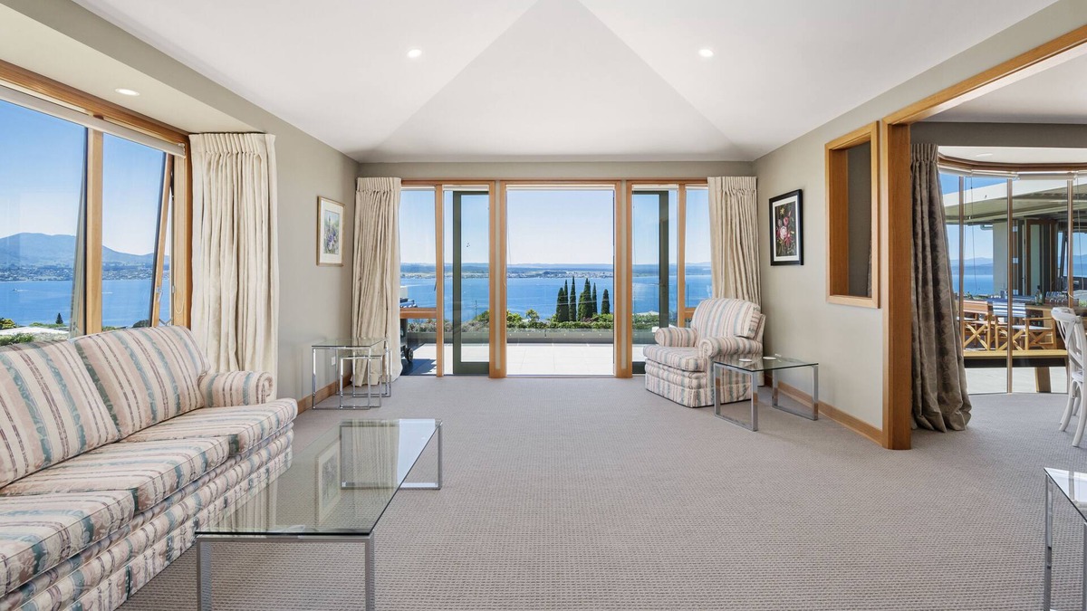 Acacia Bay House | Omaio - Taupo - Heated Indoor Pool, Spa Pool, Cinema Room, Lake Views