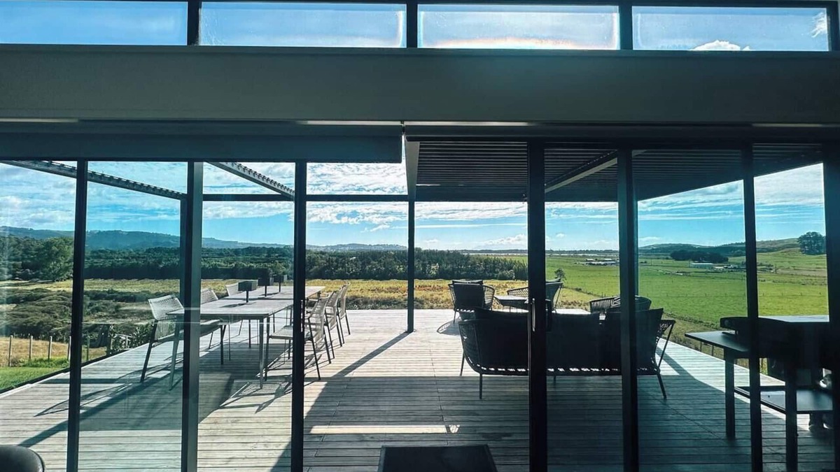 Tawharanui House | Omakana House - Sunrise Views, Spa & Scenic Deck