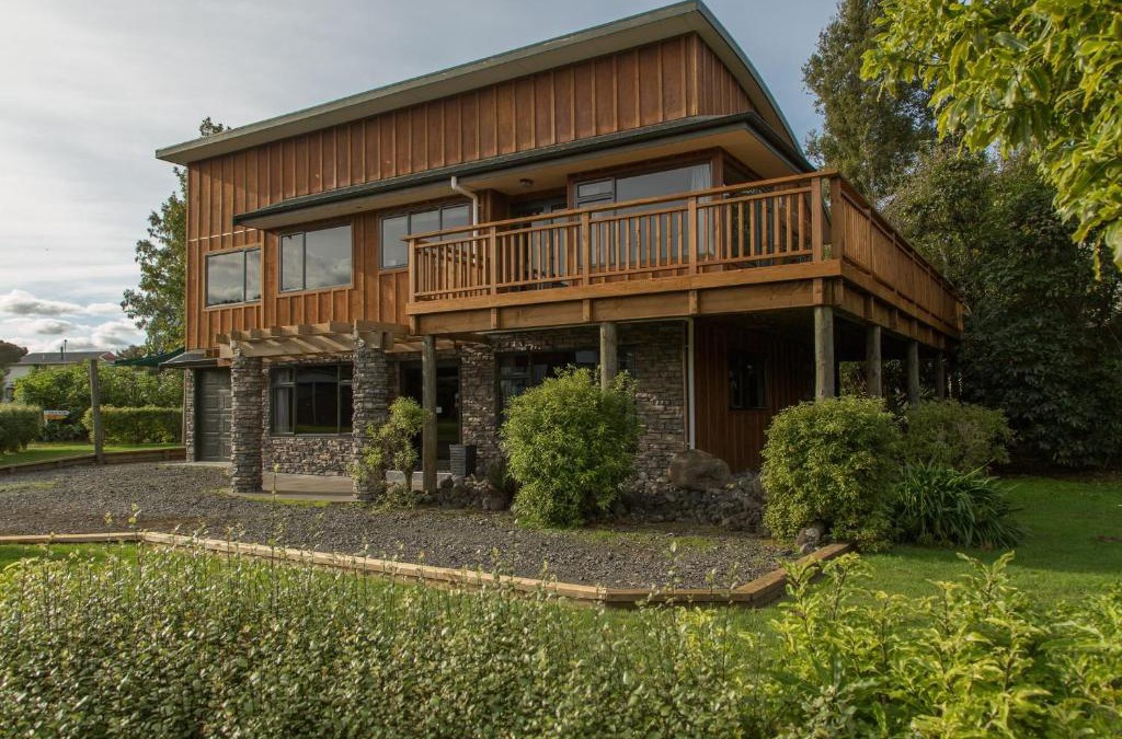 Omori House | Omori Lake Escape - Holiday Home