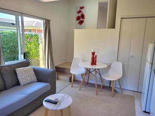 Hamilton Apartment | One Bed Self Contained-Dog Friendly