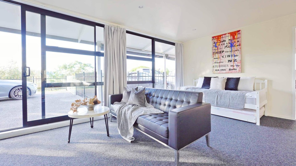 Waitoki Apartment | One Bedroom Unitfarm Stay Getaway in Waitoki