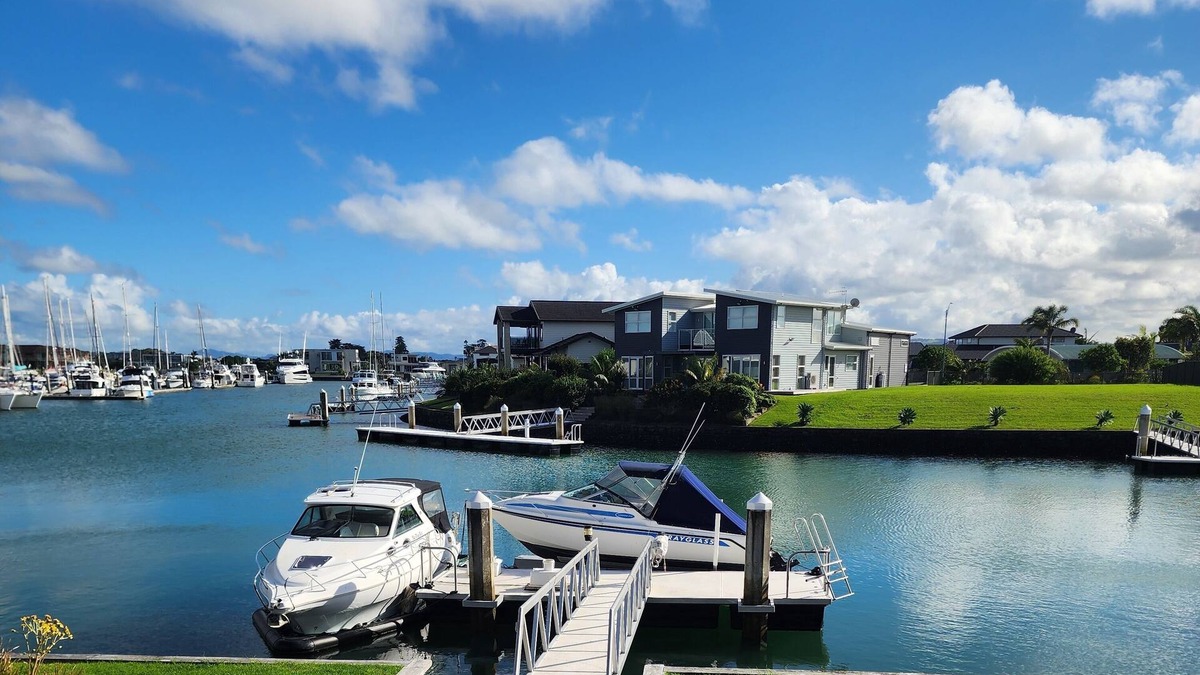 One Tree Point Apartment | One tree point marsden Cove waterways Fish then back to your own jetty and relax