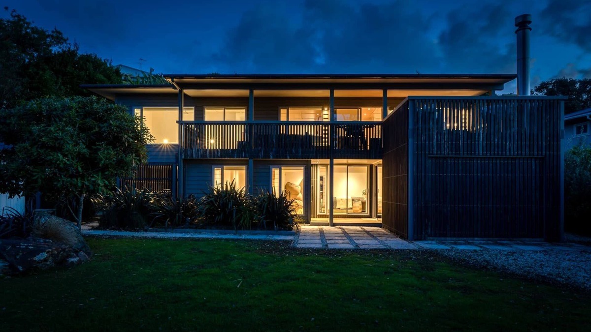 Oneroa House | ONEROA BEACHFRONT | Coast & Country | WINTER DEAL - Stay for 3, Pay for 2