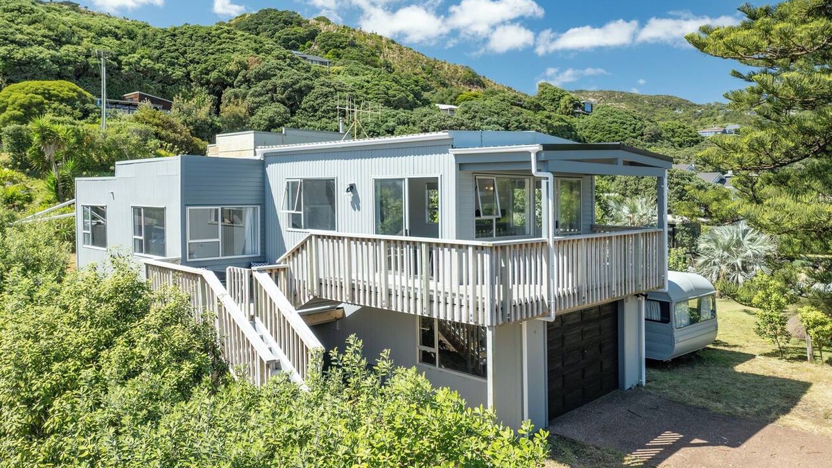 Piha House | OPPOSITE THE BEACH