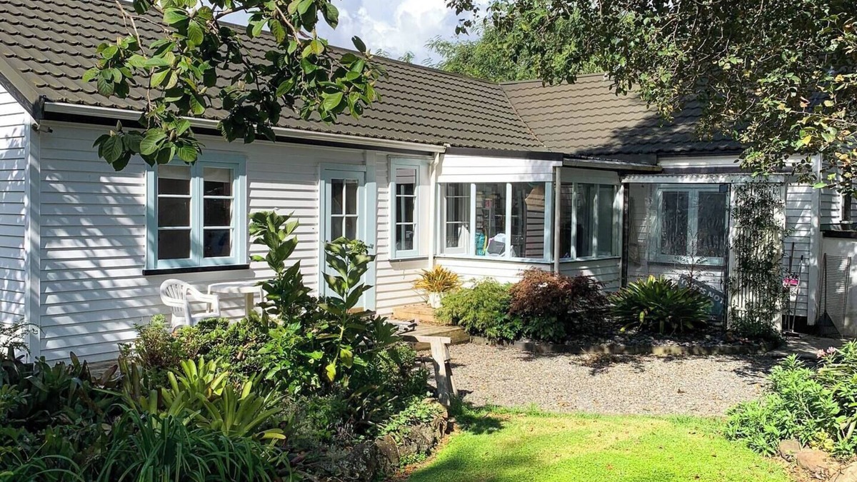 Kerikeri House | Orange Grove Homestead - Spacious Garden Holiday Home