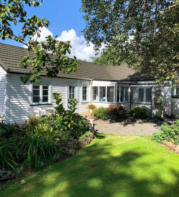 Kerikeri House | Orange Grove Homestead - Spacious Garden Holiday Home