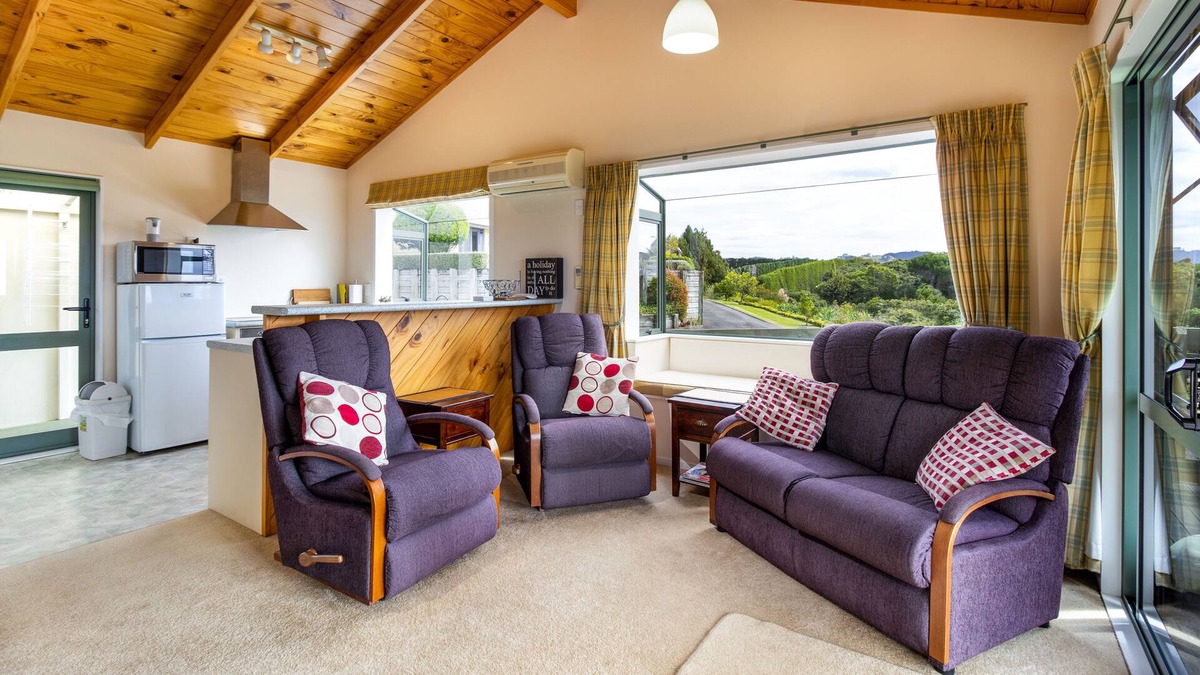 Athenree Cottage | Orchard Seaview Bach