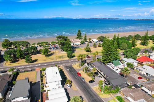 Orewa Hotel | Orewa Beachcomber