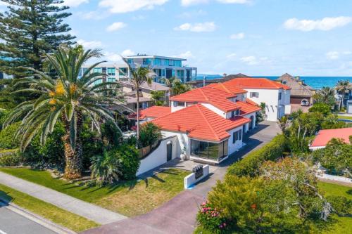 Orewa House | Orewa Beachside Escape - Backyard & BBQ