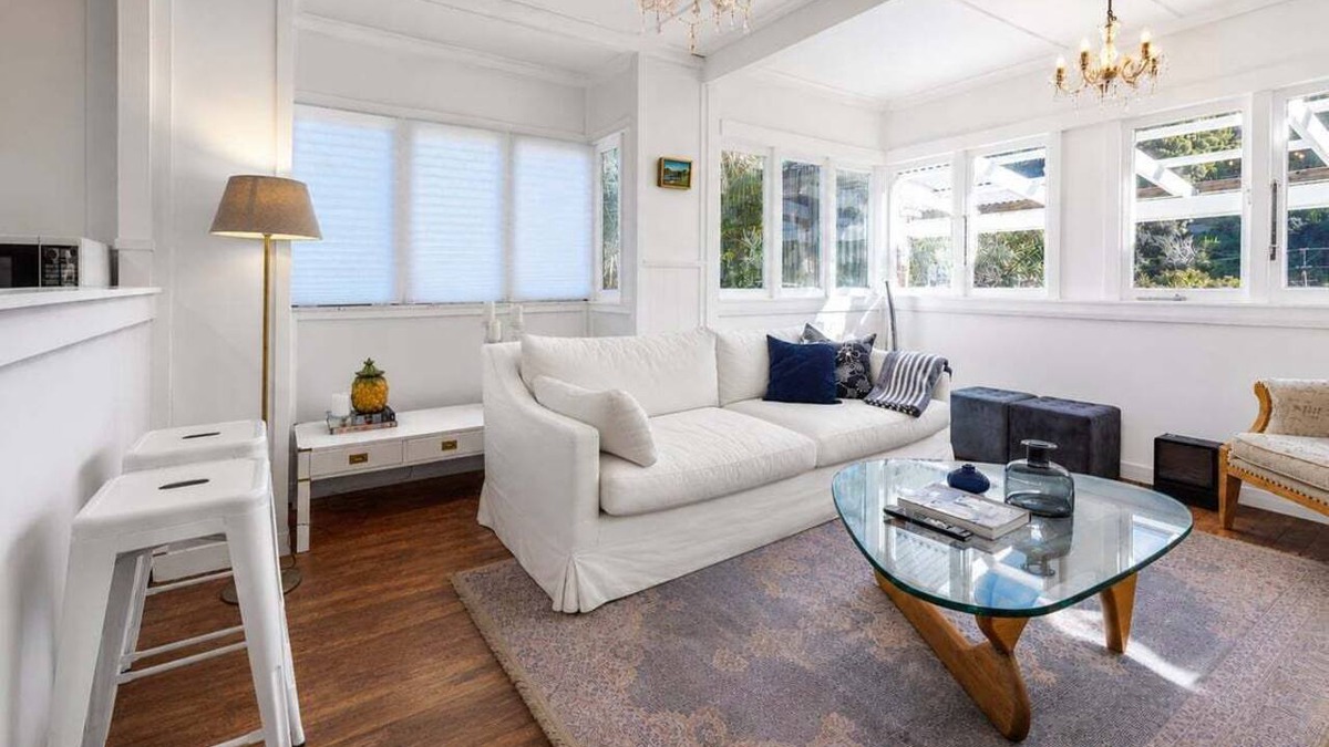 Surfdale Cottage | Oscar's Cottage by Waiheke Pure, charming, renovated, central