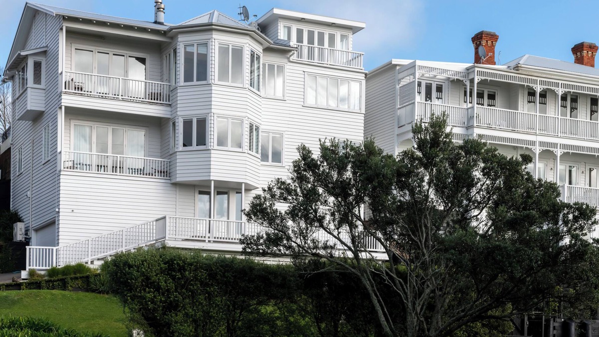 St. Mary's Bay Apartment | Overlooking beautiful terraces with spacious grounds, offering a welcome retreat. The Villa Apartment is a stunning private home with breathtaking views over Westhaven Marina and the Auckland City skyline.