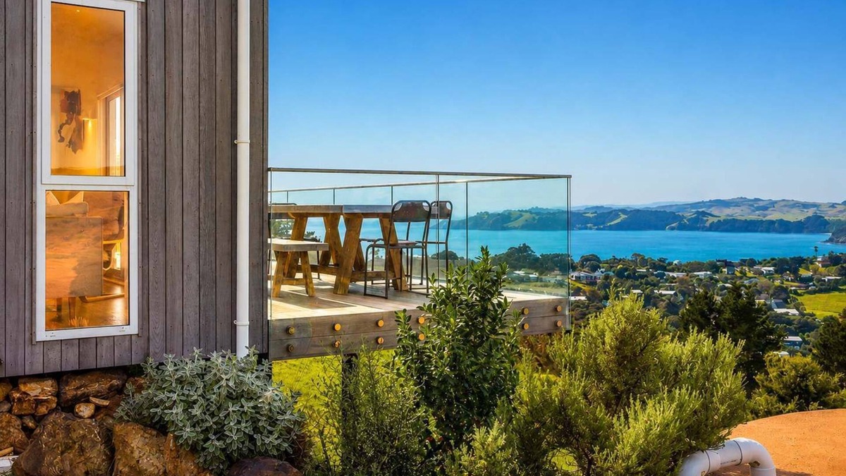 Ostend House | Overview - Panoramic Sea and Valley Views