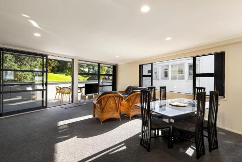 Mount Maunganui House | Pacific Escape - Downtown, Beach & Sea Views