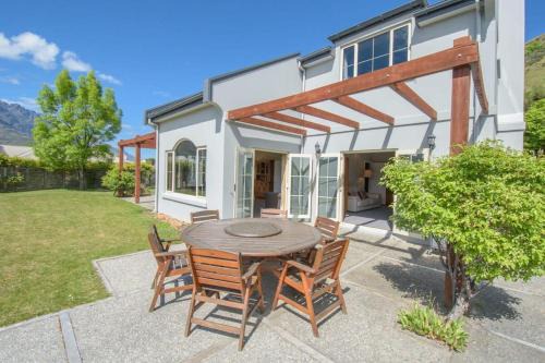Lower Shotover House | Paeroa View