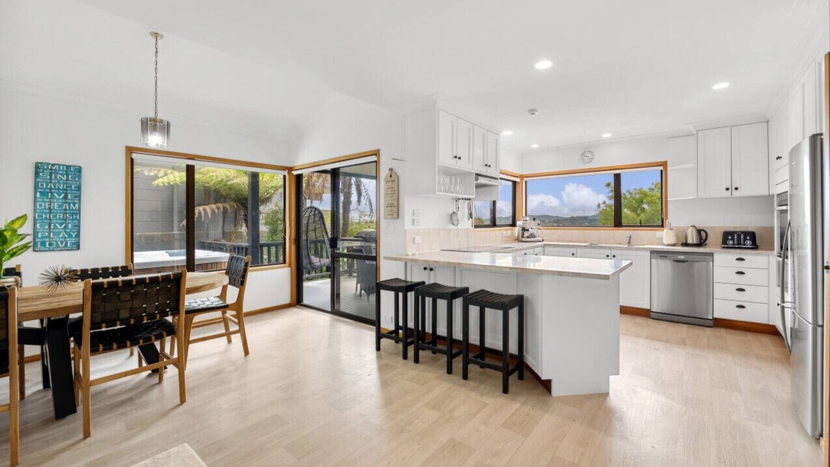 Paihia House | Paihia Bay View, 4 Bedroom & Spa