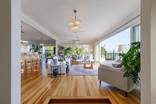 Palm Beach House | Palm Springs by Waiheke Pure