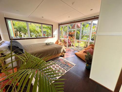 Raglan House | Pandora Cottage Beachfront