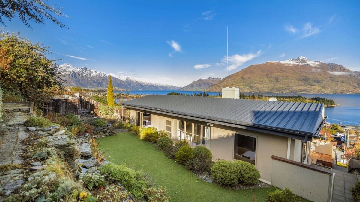 Queenstown House | Panorama Views - 15 minute walk to town