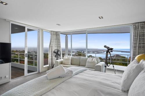 Mount Pleasant House | Panoramic City Views with Hot Tub