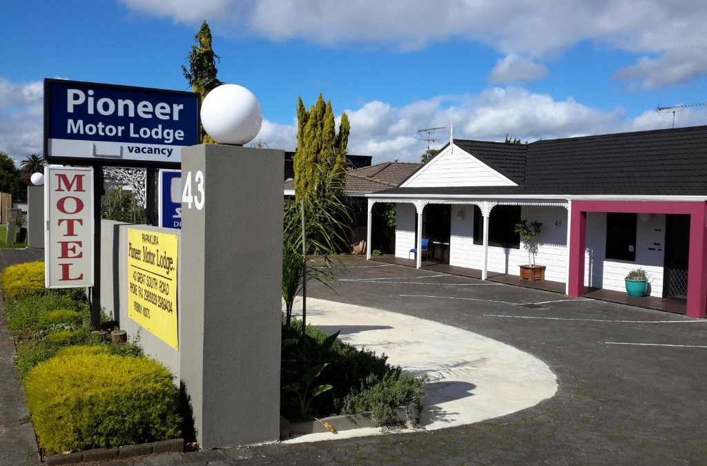 Papakura Hotel | Papakura Pioneer Motor Lodge & Motel