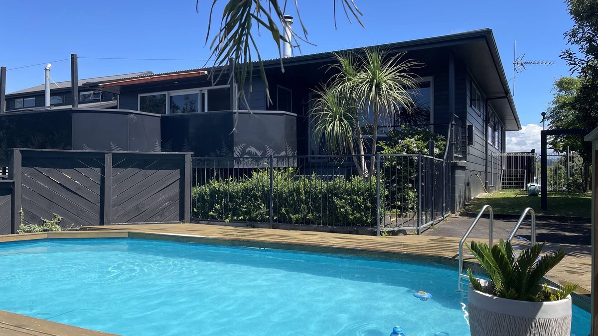 Papamoa Beach House | Papamoa beach, house with pool & spa, quick 4 min walk to the beach!