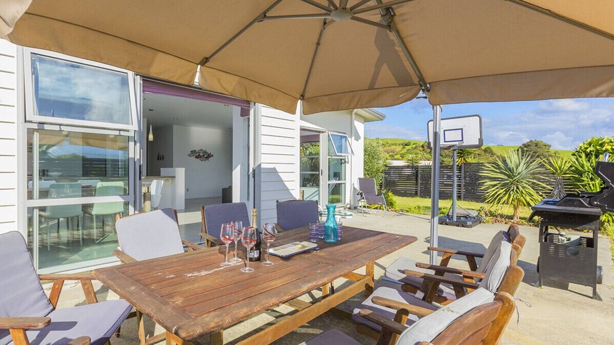 Omaha Cottage | Paradise Haven - Omaha Holiday Home