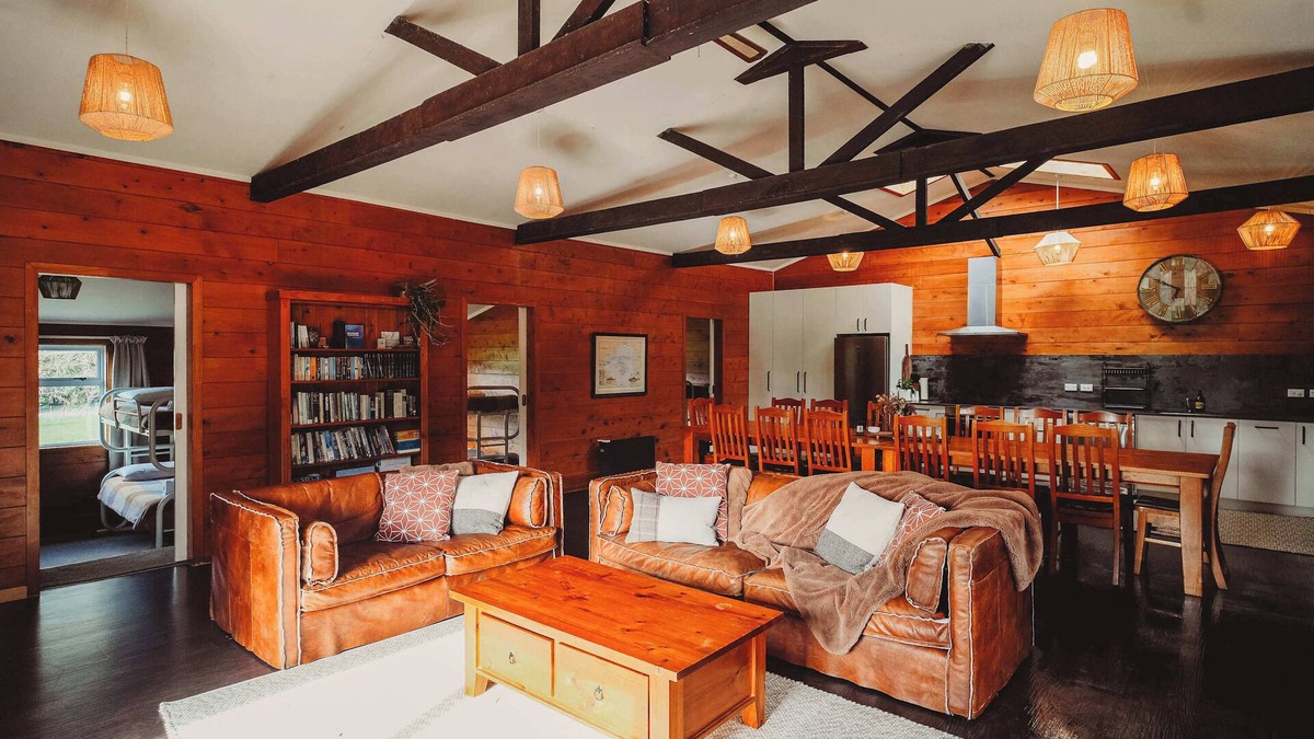 Rotorua House | Paradise Valley Lodge - The Lodge