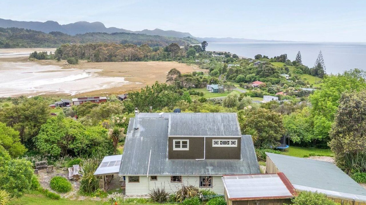 Parapara House | Parapara Lookout Coastal Stay
