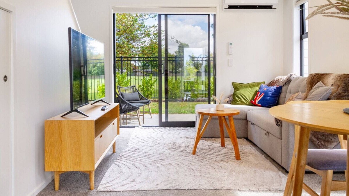 Upper Riccarton House | Park View Townhouse + EV Carpark