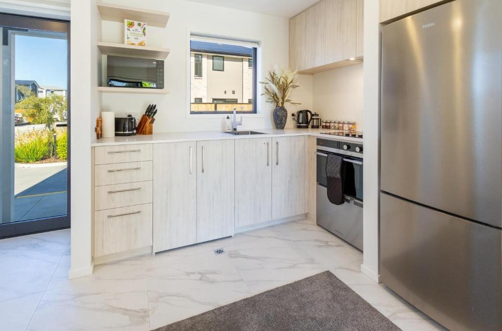 Upper Riccarton Apartment | Park View Townhouse - EV Carpark