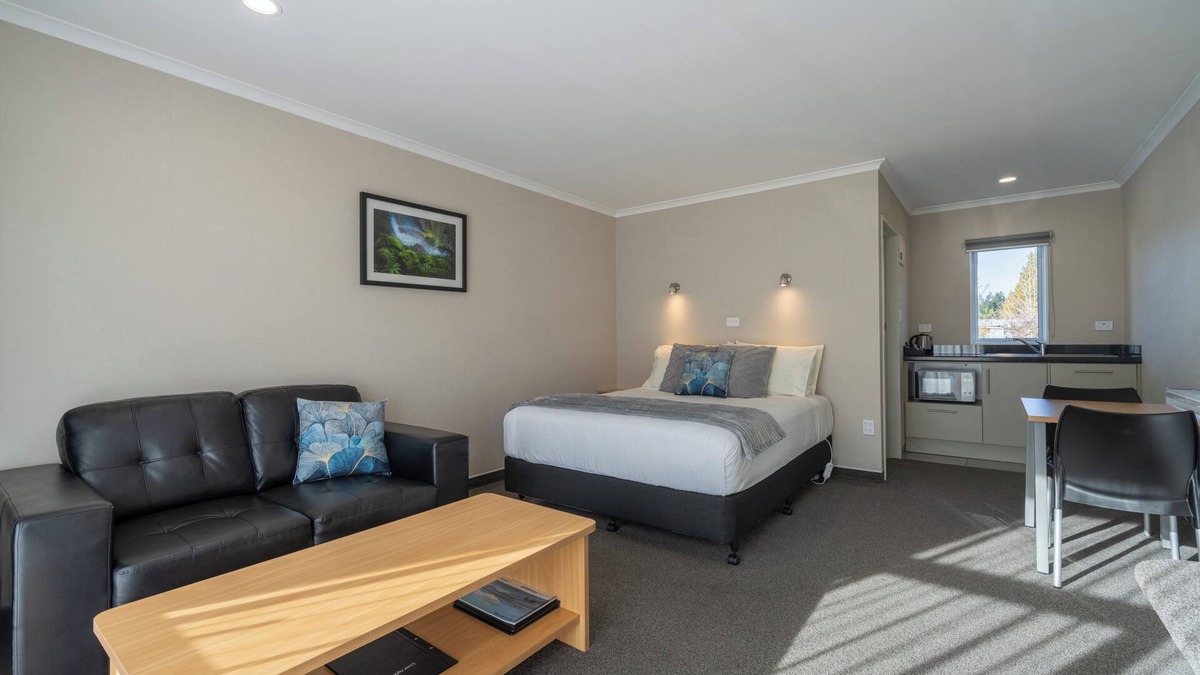 Te Anau Hotel | Parklands Motel