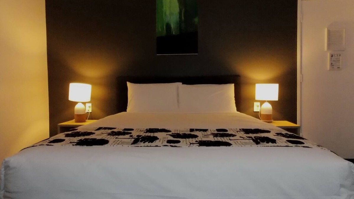 Parnell Hotel | Parnell Pines