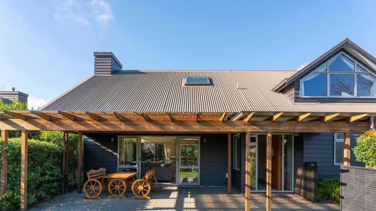 Taupo House | Pataka Retreat – Spacious, Peaceful Central Full-fenced Getaway