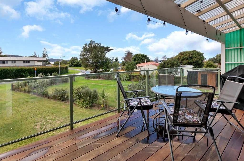 Karkari Peninsula House | Patsy Cottage - A Charming 1960s Kiwi Bach near Kaitaia