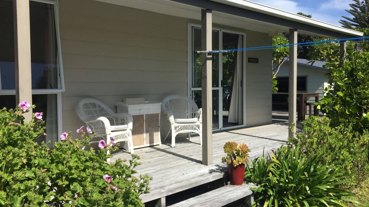 Waikanae House | Peaceful bach located close to the beach