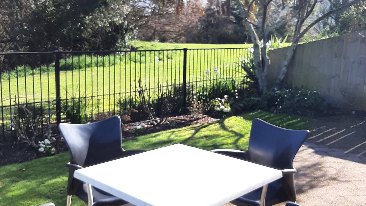 Rotorua House | Peaceful by the stream