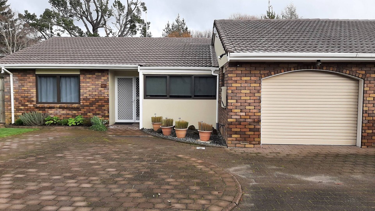 Rotorua House | Peaceful by the Utuhina stream