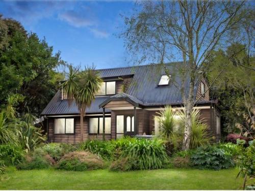 Waiau Pa House | Peaceful Farm Stay in Auckland including pony rides for kids