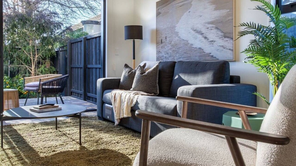 Merivale House | Peaceful Merivale Hideaway - Parkside + Parking