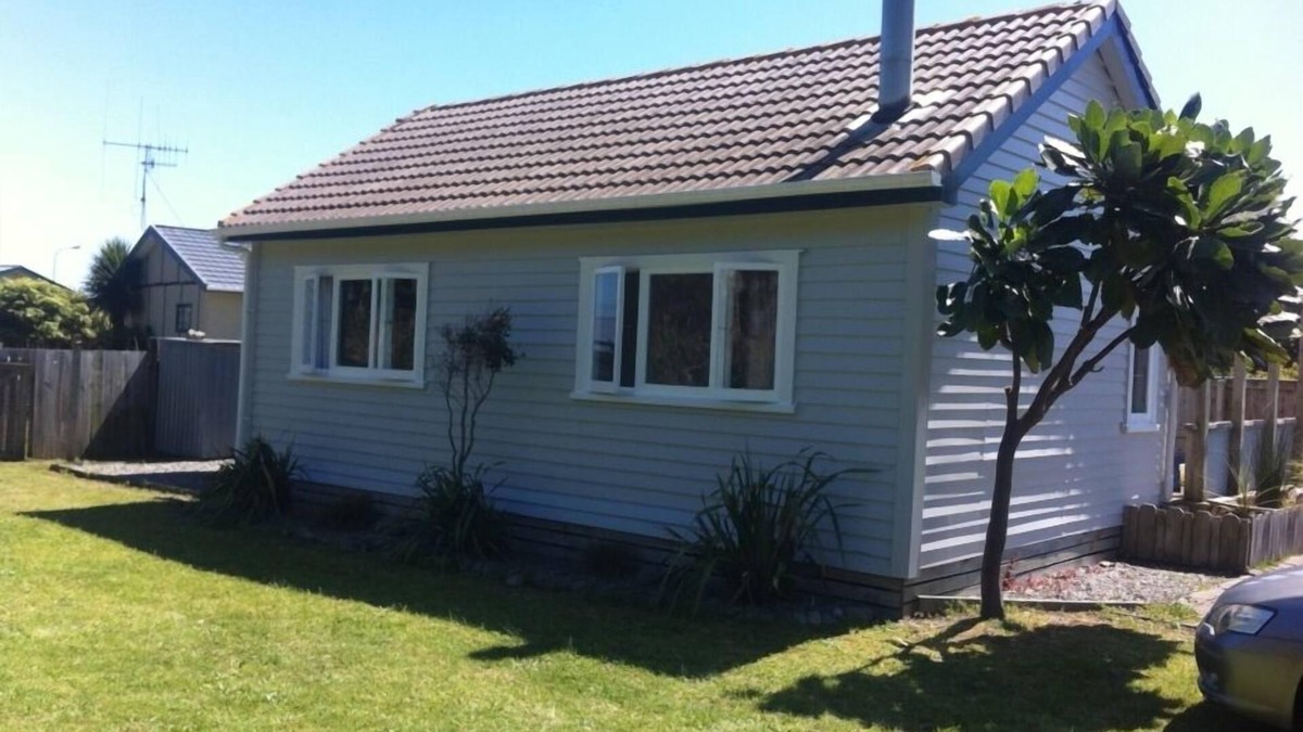 Otaki Beach House | Peaceful Otaki beach house