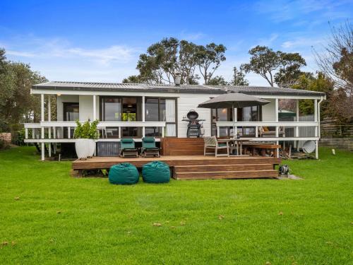 Surfdale House | Peaceful Picnic Bay - Surfdale Holiday Home