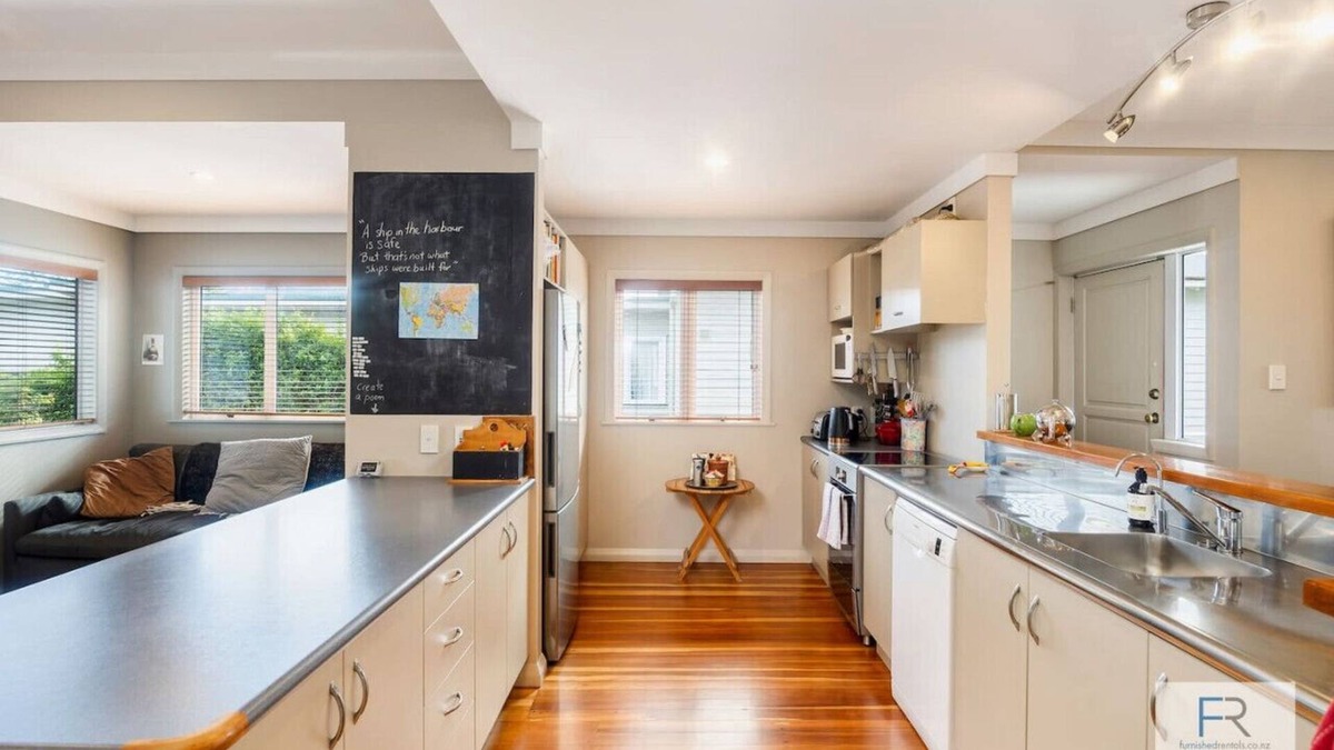 Point Chevalier House | Peaceful Point Chev home